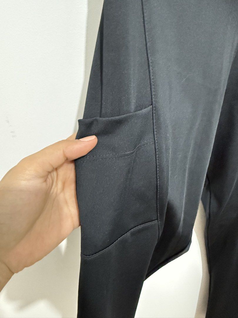 Ethica Activewear Black Leggings (Category: Activewear) located in Sanchez-Mira. Submitted by purecloud.em (Listing ID 1439471599, Image 2). Description: - Black Ethica Activewear leggings - High-waisted design - Two side pockets - Ethica branding on pocket - Made in Australia - Smooth, stretchy fabric - Includes washing instructions.