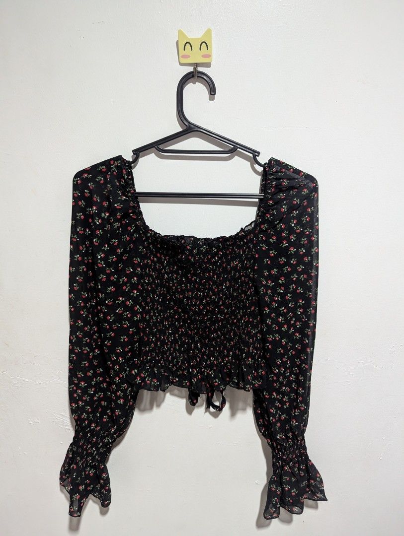 Floral Long Sleeve Crop Top (Category: Blouses) located in Makati City. Submitted by thriftwithabbey (Listing ID 1439549309, Image 1). Description: DESCRIPTION: Selling this elegant black floral smocked top in Small. Features a stretchy smocked body with long puff sleeves and a cute floral print that gives a trendy and feminine look. ✔ Very good condition ✔ Stretchable smocked fit ✔ Lightweight and comfortable fabric ✔ Stylish puff long sleeves ✔