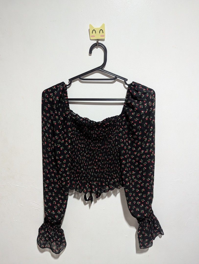 Floral Long Sleeve Crop Top (Category: Blouses) located in Makati City. Submitted by thriftwithabbey (Listing ID 1439549309, Image 2). Description: DESCRIPTION: Selling this elegant black floral smocked top in Small. Features a stretchy smocked body with long puff sleeves and a cute floral print that gives a trendy and feminine look. ✔ Very good condition ✔ Stretchable smocked fit ✔ Lightweight and comfortable fabric ✔ Stylish puff long sleeves ✔