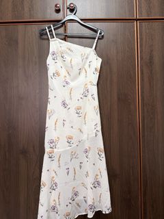 (Category: ) located in . Submitted by clearingwardrobee (Listing ID 1439509107, Image 1). Description: .