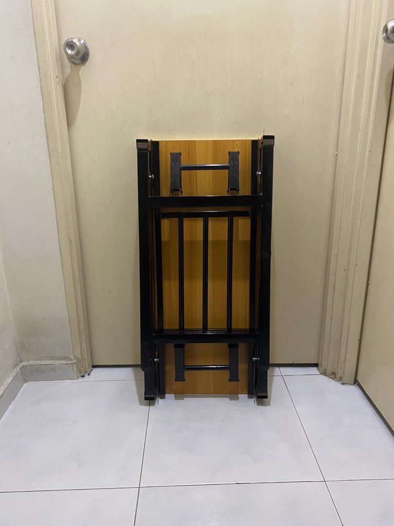 Foldable Table (Category: Tables & Sets) located in Singapore. Submitted by siddharth02 (Listing ID 1439592941, Image 3). Description: 80 x 40 x 75 cm .