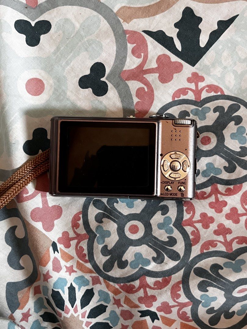 LUMIX PANASONIC DMC FX30 DIGITAL CAMERA (RUSH SALE) (Category: Cameras) located in Manila. Submitted by anerendipity (Listing ID 1439500020, Image 2). Description: • 7.2 megapixel CCD sensor <3.6x Optical Zoom • Scene Modes: Beach, Snow, Sunset Portrait, Landscape, Night portrait, candlelight etc. ~ ALL FUNCTIONS ARE WORKING. working flash, zoom, video, all buttons. ~ body cosmetics: 8/10 minimal signs of usage (as seen in the pictures) inclusion