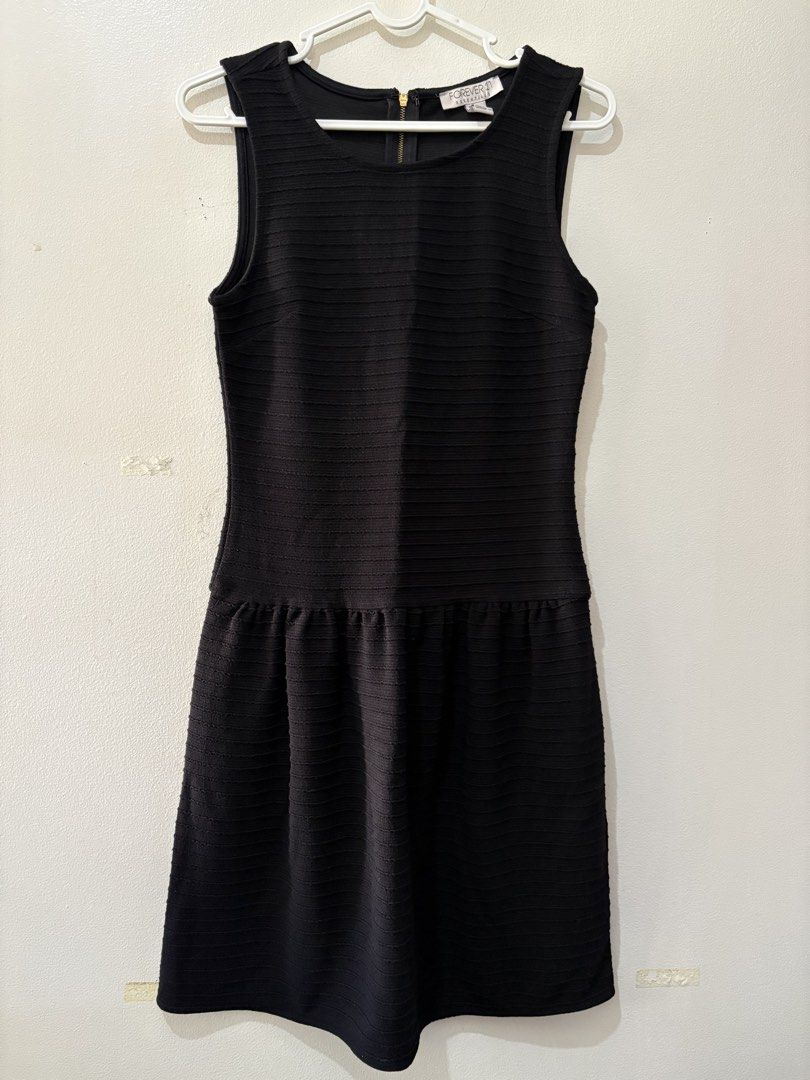 Forever 21 Black Dress XS (Category: Dresses) located in Muntinlupa City. Submitted by take2mnl (Listing ID 1439532895, Image 1). Description: - Forever 21 black dress - Size: XS (can fit Small) - Features: Textured design, zipper closure - Style: Fitted bodice, flared skirt .