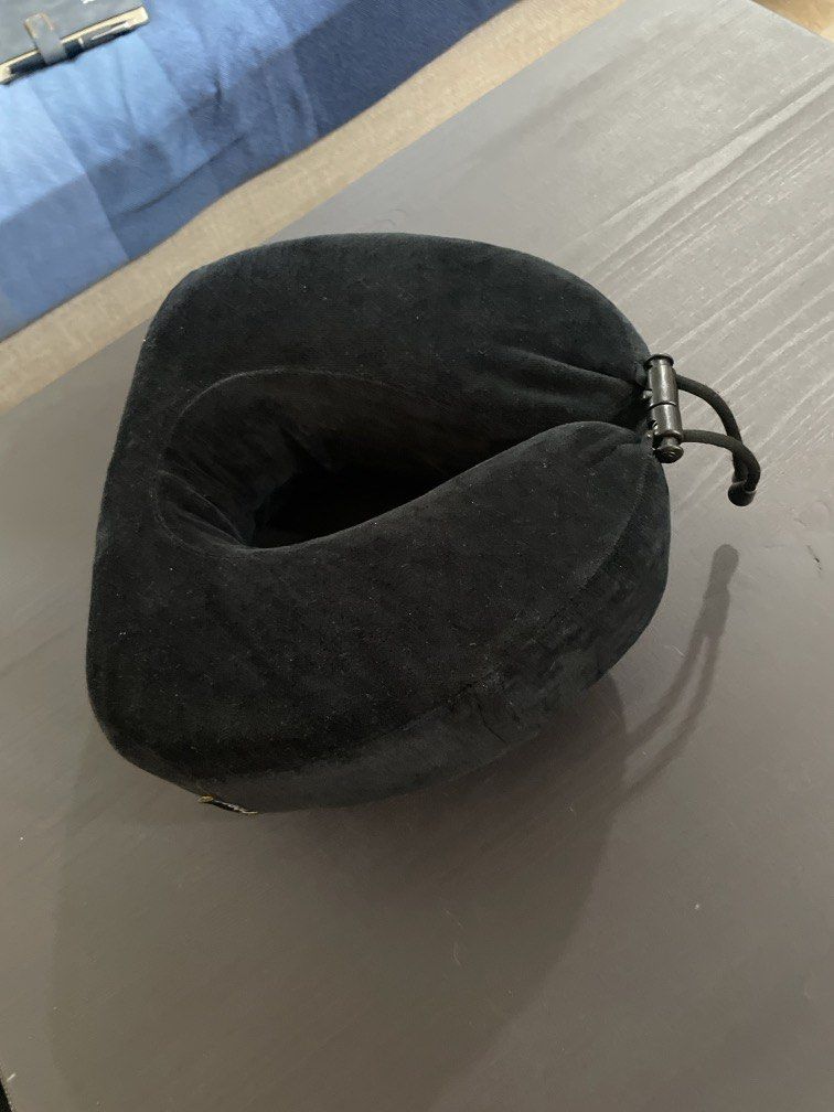 FROM ₱1,800! Cabeau | Evolution Classic® Neck Pillow (Category: Braces, Support & Protection) located in Las Pinas. Submitted by yourneighbortotoro (Listing ID 1439434967, Image 3). Description: 💤 Cabeau | Evolution Classic® Neck Pillow ✨ Premium comfort and ergonomic design — The original travel pillow that redefined neck support 📚 Perfect for frequent flyers, commuters, and comfort‑focused travel showcases This Cabeau Evolution Classic® Neck 