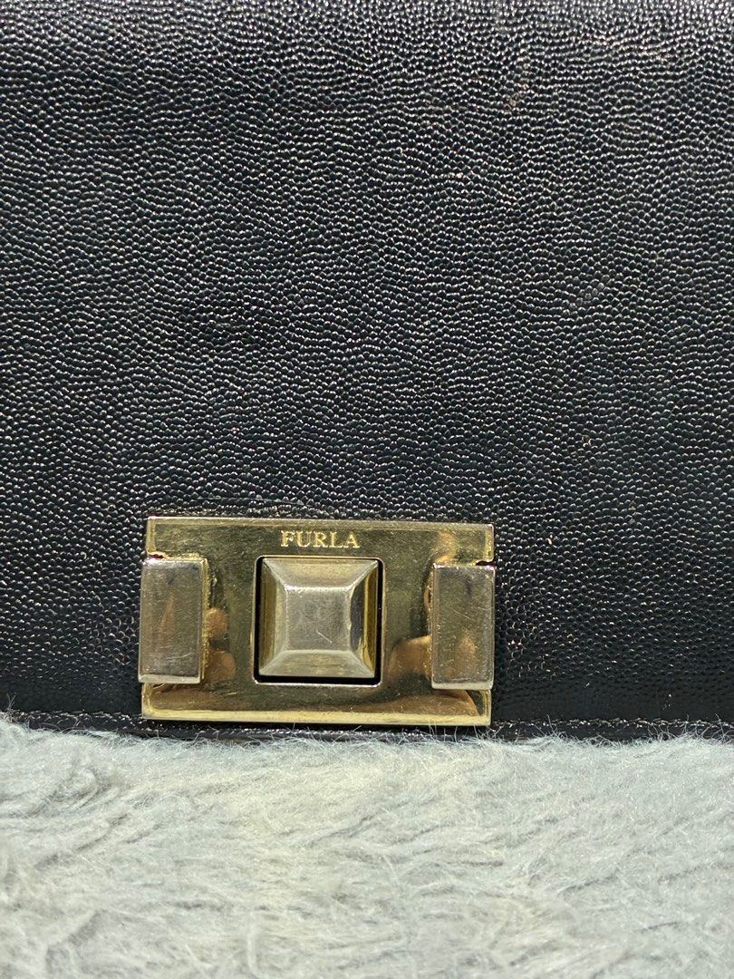 FURLA MIMI Mini Crossbody chain bag (Category: Luxury Bags & Wallets) located in Manila. Submitted by cellymeji060371 (Listing ID 1439514982, Image 1). Description: Authentic Some fadings in the gold hardware.