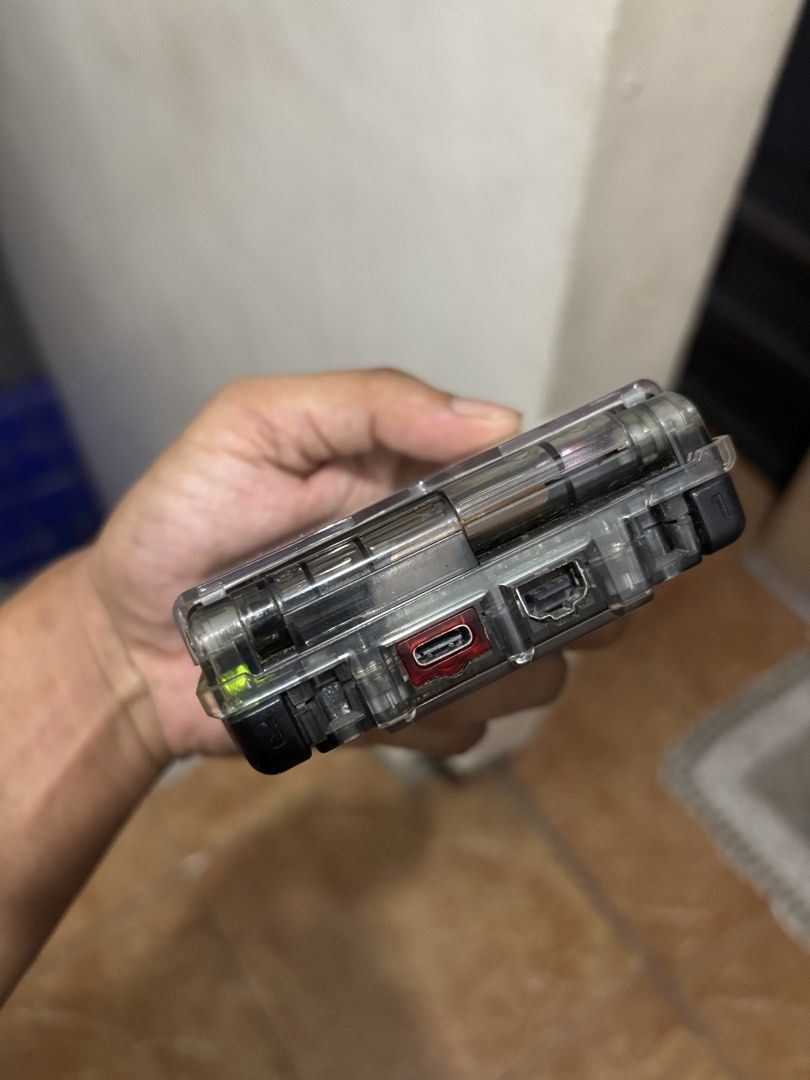 Gameboy advance sp 101 /Gba sp 101 (Category: Nintendo) located in Mandaluyong City. Submitted by pukopuko1174220 (Listing ID 1439604287, Image 2). Description: Gba sp 101 - goods lahat ng button - walang yellowish sa screen - upgraded sa type c charger -ds battery sure pang matagalan Issue ung volume d nahihinaan .