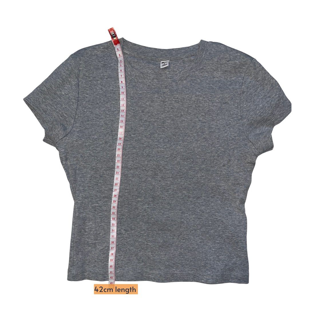 UNIQLO Gray Mini T-shirt (Category: Shirts) located in Manila. Submitted by vi.declutters (Listing ID 1439563889, Image 3). Description: - Color looks lighter in real life - Short sleeves - Soft and comfortable fabric - Measurements: - Length: 42cm - Width: 31cm - Classic, simple design.