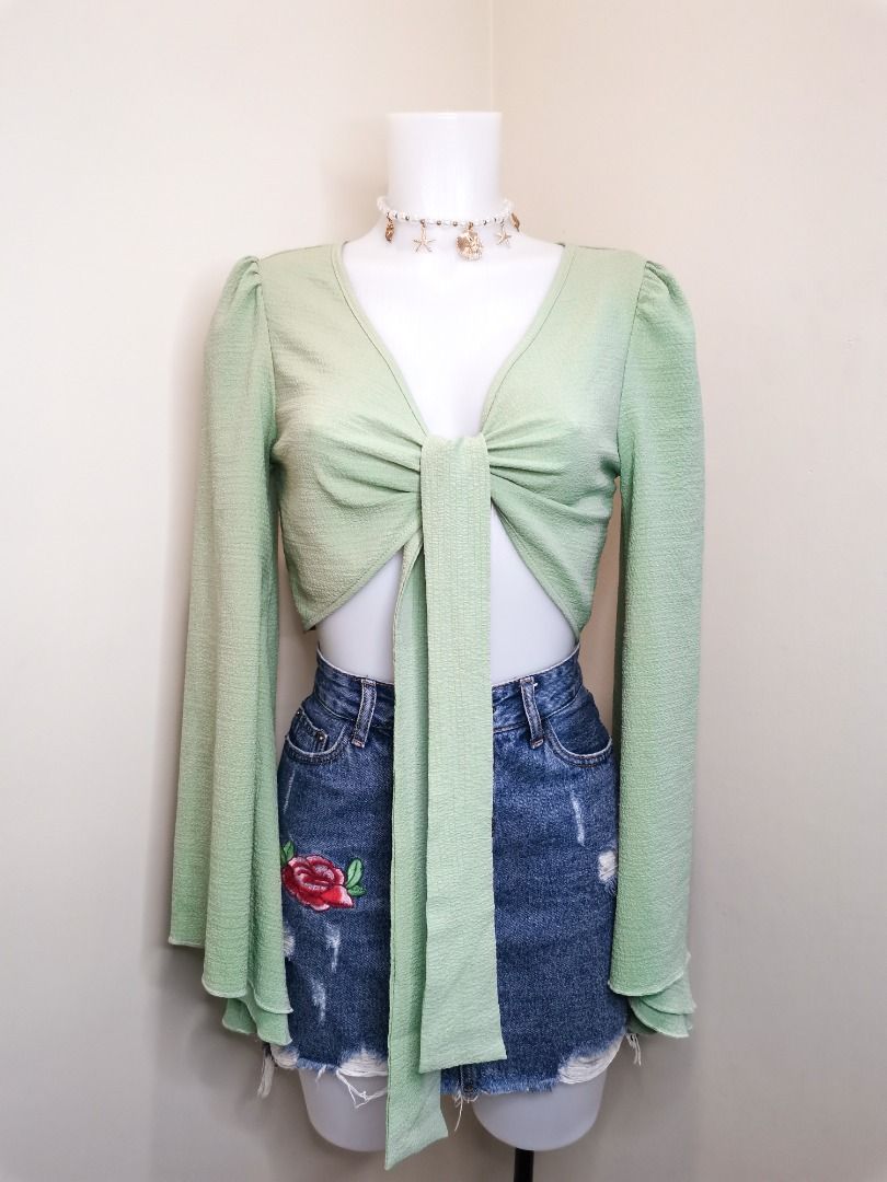 Green Tie-Front Crop Top (Category: Blouses) located in Dinalupihan. Submitted by reeseclothingavenue (Listing ID 1439539941, Image 1). Description: - Green tie-front crop top - Long sleeves with flared cuffs - Flattering V-neck - Textured fabric - Versatile for different occasions - Pairs well with high-waisted bottoms.