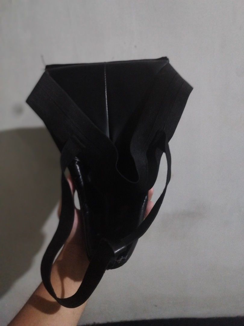 Groin guard (Category: Other Sports Equipment and Supplies) located in Manila. Submitted by art.toki (Listing ID 1439467480, Image 2). Description: Used once and natambak nalang sa bodega. may light fading lang ng leather sa bottom strap but stil good to use.