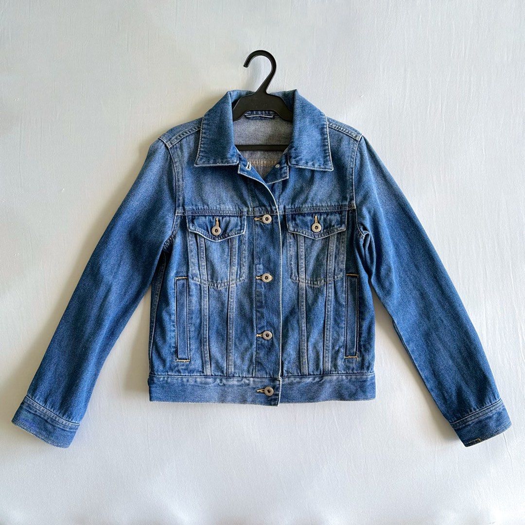 GU Classic Blue Denim Jacket / Jean Jacket (S) (Category: Coats, Jackets and Outerwear) located in Taguig. Submitted by camiladeclutters (Listing ID 1439504684, Image 1). Description: Classic denim jacket from GU — such an easy everyday layering piece that goes with literally anything 💙 Perfect for casual outfits, airport looks, coffee runs, travel, or thrown over dresses and basics. Lightly used and still in great condition. No flaws. Structure