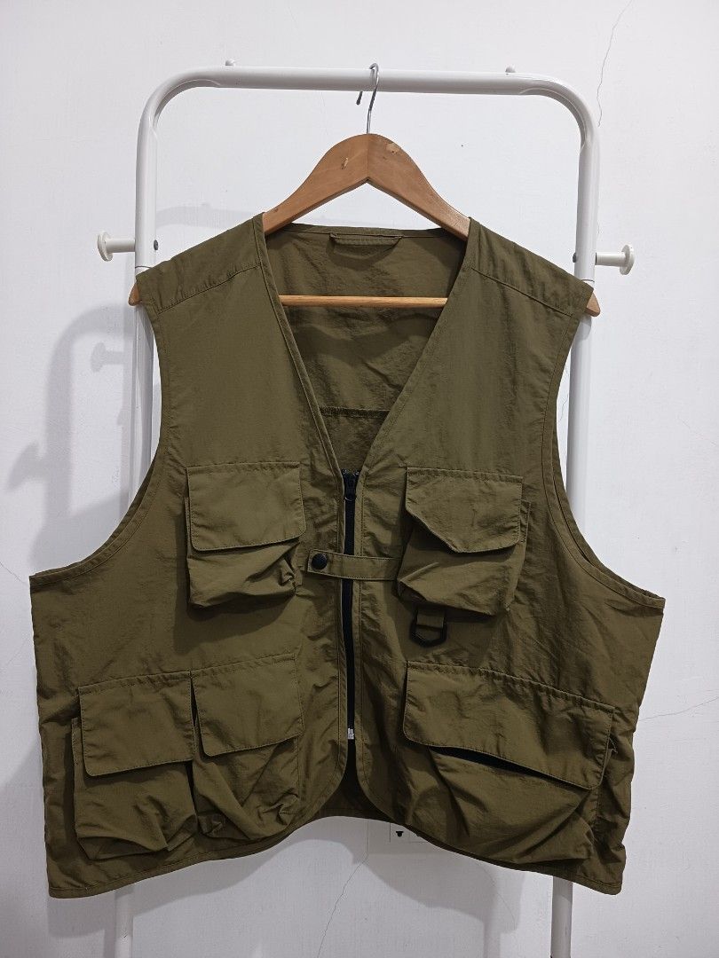 GU Multipocket Lightweight Utility Vest (Category: Vests) located in Dagupan City. Submitted by plugofallthreads (Listing ID 1439577801, Image 1). Description: GU Multipocket Lightweight Utility Vest Size: Men's Medium fits Oversize Width: 24 inches Length: 24 inches Authentic. In excellent condition. Olive Green/Army Green Colorway Price: Php 800 plus sf DM TO PURCHASE.
