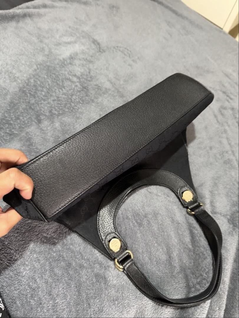 Gucci (Category: Luxury Bags & Wallets) located in Santa Maria. Submitted by elenadalit34431 (Listing ID 1439535515, Image 3). Description: Seldom use Still looks new With dust bag, care card and receipt PM me if interested Negotiable.