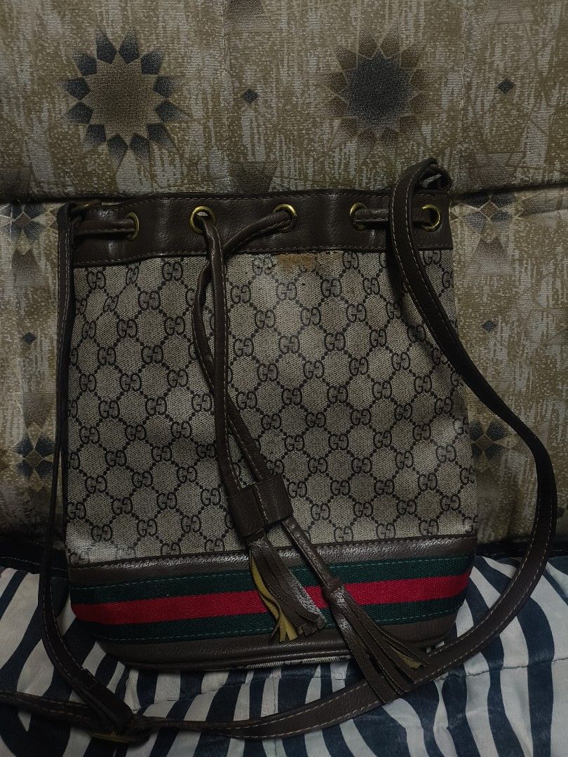 Gucci Leather Bag (Category: Luxury Bags & Wallets) located in Calamba. Submitted by everything_garagesale (Listing ID 1439514149, Image 1). Description: .