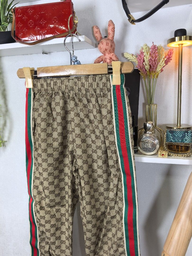 Gucci joggers (Category: Luxury Apparel) located in Baguio. Submitted by ashzachary (Listing ID 1439562706, Image 2). Description: Gucci joggers Pwdi rin pang kids Condition :Excellent condition Color rate 10/10 Size :xxs Inches:W24 to 26 /L32 No issues No flaws Super ganda sa personal Pm. More details Good quality Plsss 📌No Bogus 📌No return MOP What you see is what you get PALAWAN, CEBUNA GCASH AND BDO Reminder😊 We're selling thrifted clothes