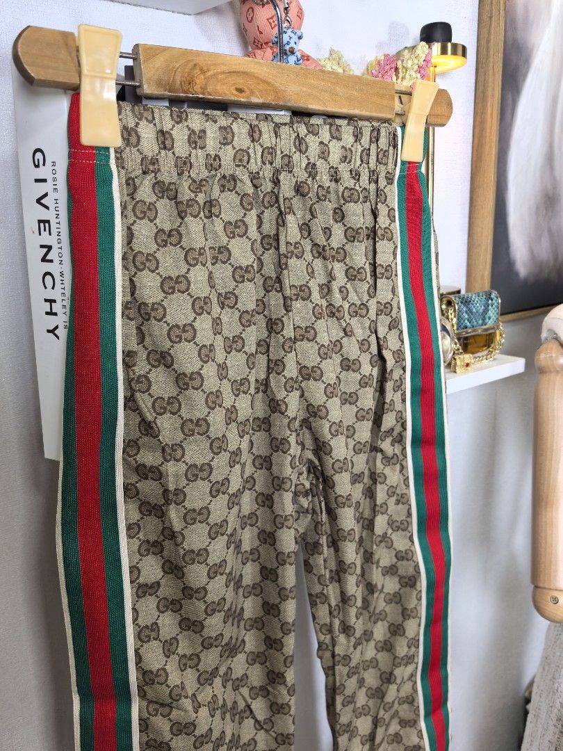 Gucci joggers (Category: Luxury Apparel) located in Baguio. Submitted by ashzachary (Listing ID 1439562706, Image 3). Description: Gucci joggers Pwdi rin pang kids Condition :Excellent condition Color rate 10/10 Size :xxs Inches:W24 to 26 /L32 No issues No flaws Super ganda sa personal Pm. More details Good quality Plsss 📌No Bogus 📌No return MOP What you see is what you get PALAWAN, CEBUNA GCASH AND BDO Reminder😊 We're selling thrifted clothes