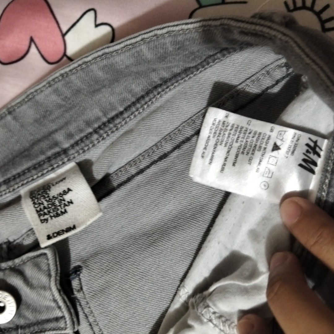 H&M Low Waist Size 28-29 (Category: Jeans) located in Bustos. Submitted by rosetp28 (Listing ID 1439470182, Image 2). Description: Waistline 28-29 inches Length: 38 inches Low Waist GCash payment Free Shipping Fee Thanks po..