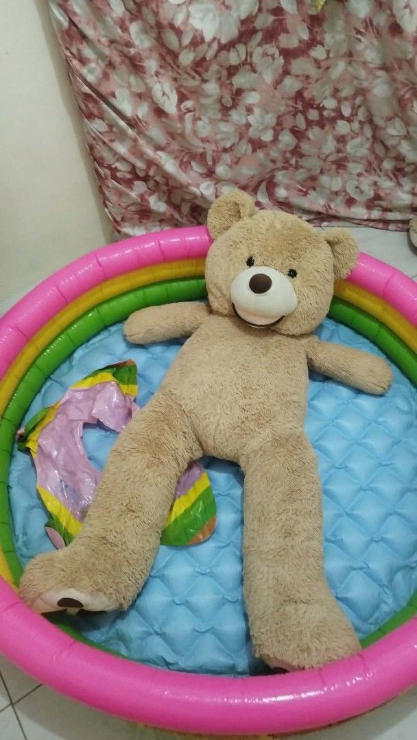 Intex Sunset Glow Pool 147cm (Category: Infant Playtime) located in Manila. Submitted by reytinay (Listing ID 1439467255, Image 1). Description: - Intex Sunset Glow Pool for kids - Diameter: 147cm - Height: 33cm - Features colorful pink, yellow, and green rings - Includes a small inflatable ring - Electric pump available (Free).
