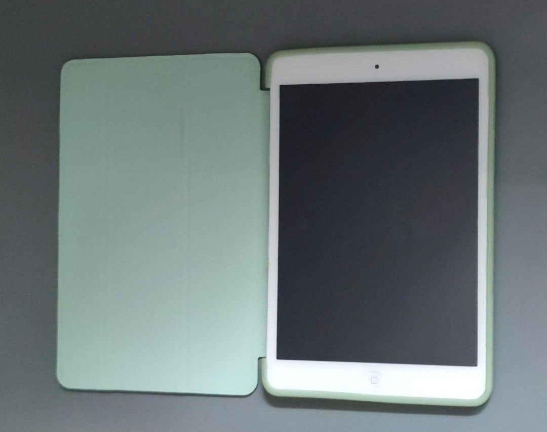 iPad Mini 2 （分類：平板電腦 - iPad）位於 Hong Kong。 由 hg0123 提交（商品編號 1439449181，圖片 1）。簡介： 容量 : 32 GB 版本： 12.5.8。
