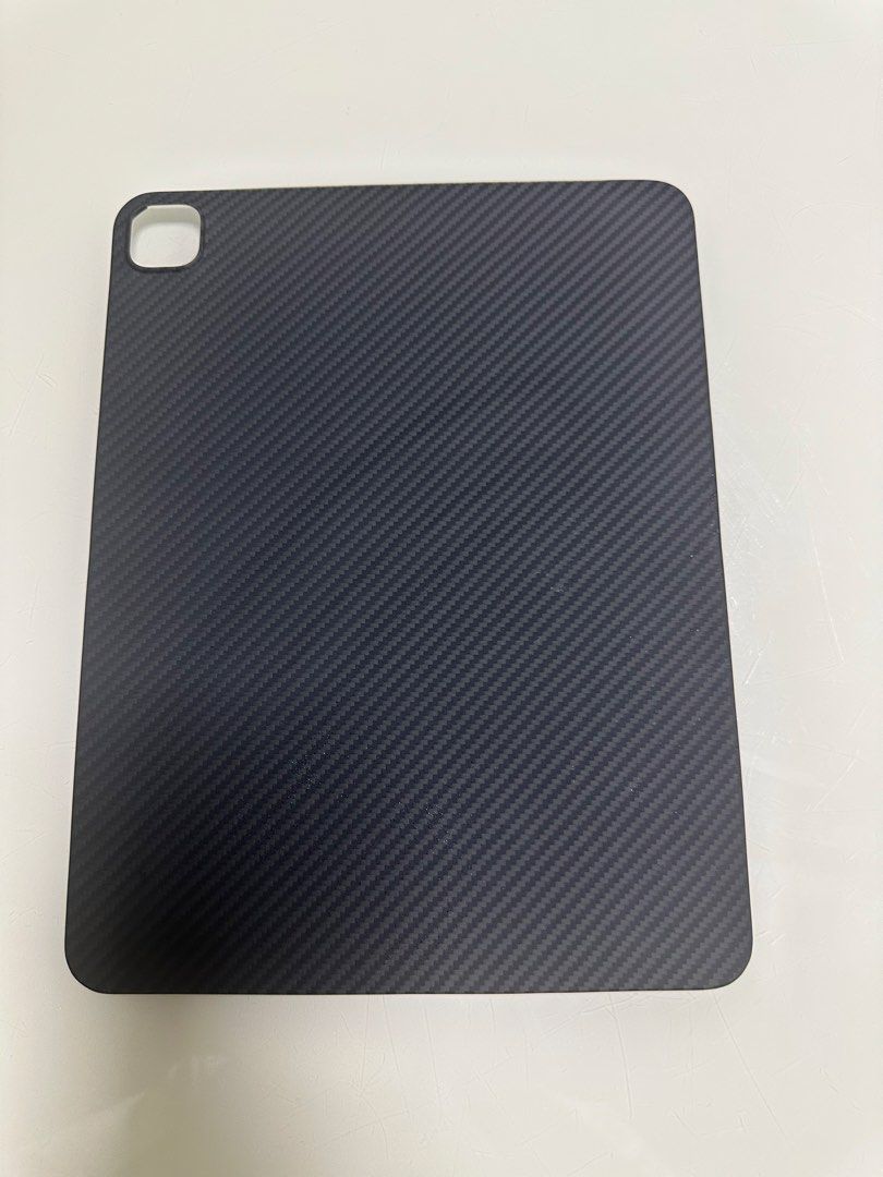 Ipad Pro 13 inch Carbon Fiber Case (Category: Cases & Sleeves) located in Singapore. Submitted by nustemple (Listing ID 1439474179, Image 2). Description: - Stylish carbon fiber iPad case - Excellent protection - Sleek design and precise fit - Lightweight and easy to install - Suitable m4 13inch Ipad Pro.