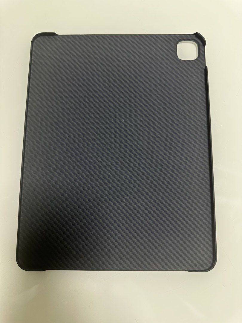 Ipad Pro 13 inch Carbon Fiber Case (Category: Cases & Sleeves) located in Singapore. Submitted by nustemple (Listing ID 1439474179, Image 1). Description: - Stylish carbon fiber iPad case - Excellent protection - Sleek design and precise fit - Lightweight and easy to install - Suitable m4 13inch Ipad Pro.