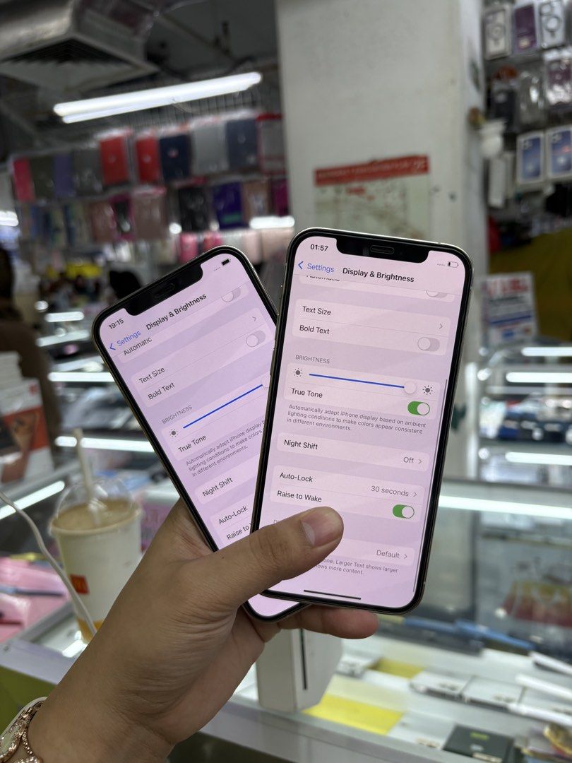 iPhone 12 Pro 256GB Factory Unlock No Issue Secondhand (Category: iPhone 12 Series) located in Pasig City. Submitted by FarAndRayShop (Listing ID 1439563751, Image 3). Description: OPEN FOR SWAP/SELLING/BUYING (RFS: Buy and Sell) Price: 17,499 iPhone 12 Pro 256GB •FACTORY UNLOCK •NO HIDDEN ISSUES •TEST TO SAWA •Authentic Phone Physical store in Greenhills Shopping Center XD-07 Stall Number Look For Rayray Or Anika NO CASH INSTALLMENT We are open 