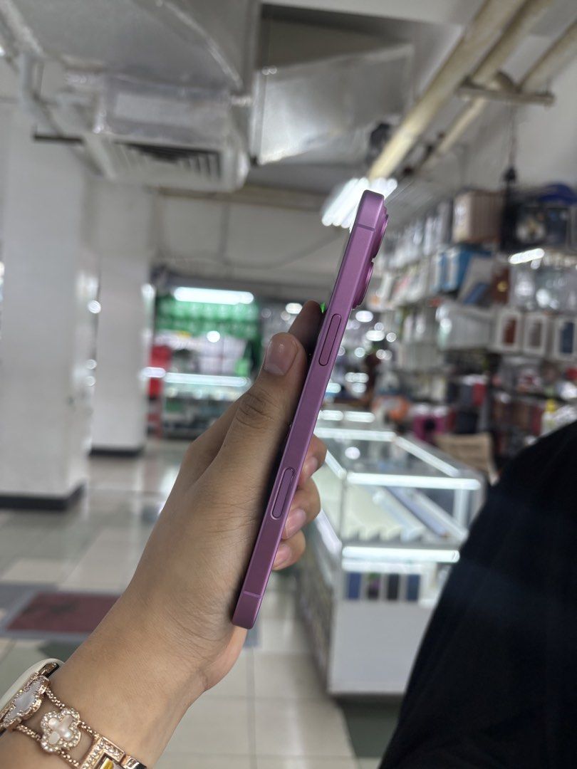 iPhone 16 Plus 512GB Factory Unlock No Issue Secondhand (Category: iPhone 16 Series) located in Pasig City. Submitted by FarAndRayShop (Listing ID 1439565944, Image 2). Description: OPEN FOR SWAP/SELLING/BUYING (RFS: Buy and Sell) Price: 46,499 iPhone 16 Plus 512GB •FACTORY UNLOCK •NO HIDDEN ISSUES •TEST TO SAWA •Authentic Phone Physical store in Greenhills Shopping Center XD-07 Stall Number Look For Rayray Or Anika NO CASH INSTALLMENT We are ope