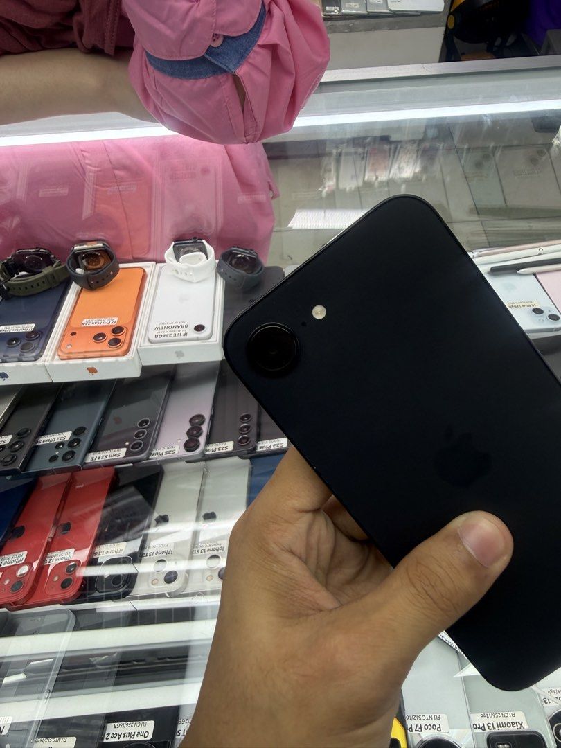 iPhone 16e 128gb 96% batt openline (Category: iPhone SE Series) located in Manila. Submitted by carimgadgets (Listing ID 1439572863, Image 2). Description: 📍Location: Greenhills xc 12 stall 🚚Open for delivery | cod + sf first come, first serve 🤗.