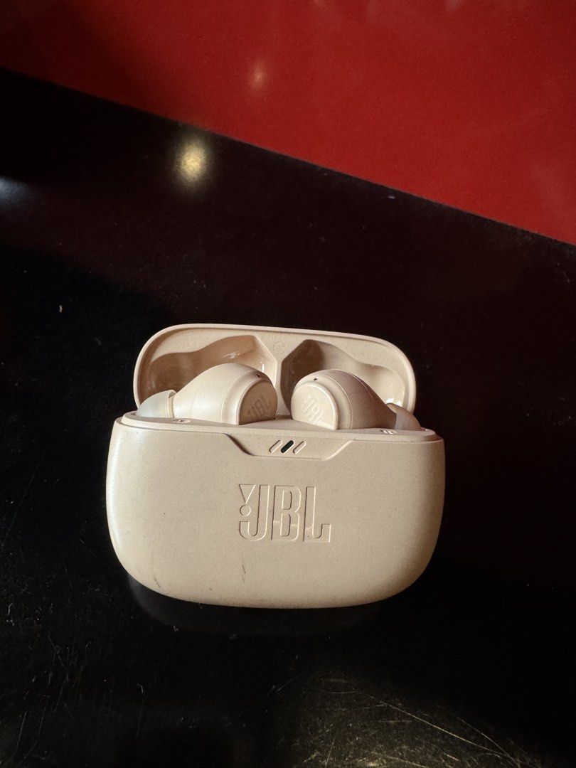 JBL Bluetooth earpiece (Category: Earphones) located in Singapore. Submitted by step156 (Listing ID 1439514675, Image 1). Description: - JBL earpiece - Includes charging case - Tested and working - Great sound quality - Effective noise cancellation .