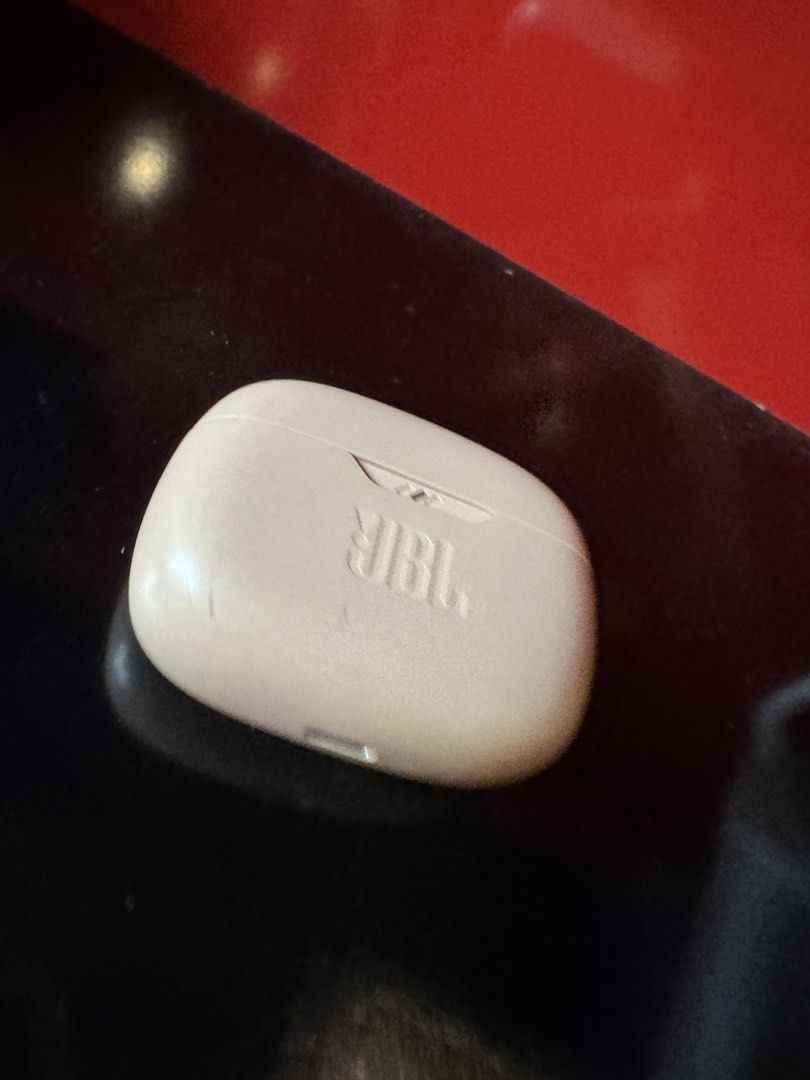 JBL Bluetooth earpiece (Category: Earphones) located in Singapore. Submitted by step156 (Listing ID 1439514675, Image 2). Description: - JBL earpiece - Includes charging case - Tested and working - Great sound quality - Effective noise cancellation .