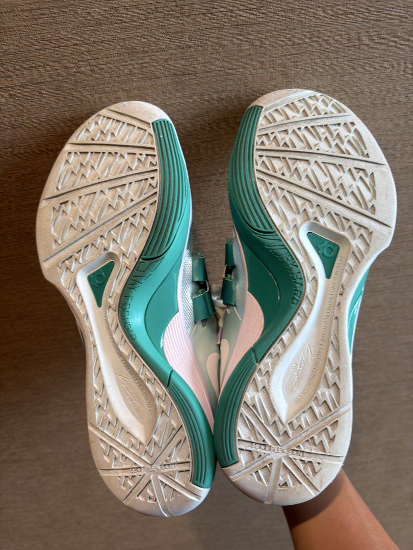 kd4 easter (Category: Sneakers) located in Singapore. Submitted by fiercebird.63da59 (Listing ID 1439432764, Image 3). Description: WTS still like brand new rfs: too big for my feet.