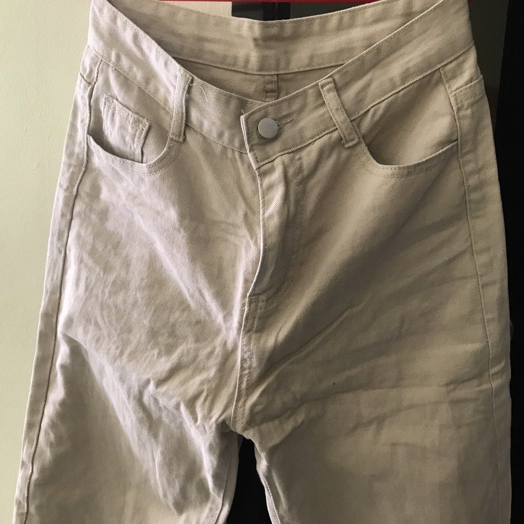 Khaki Straight Leg Pants (Category: Jeans) located in Manila. Submitted by bbeeaa (Listing ID 1439480871, Image 2). Description: - w: 28 in; l: 37 in .