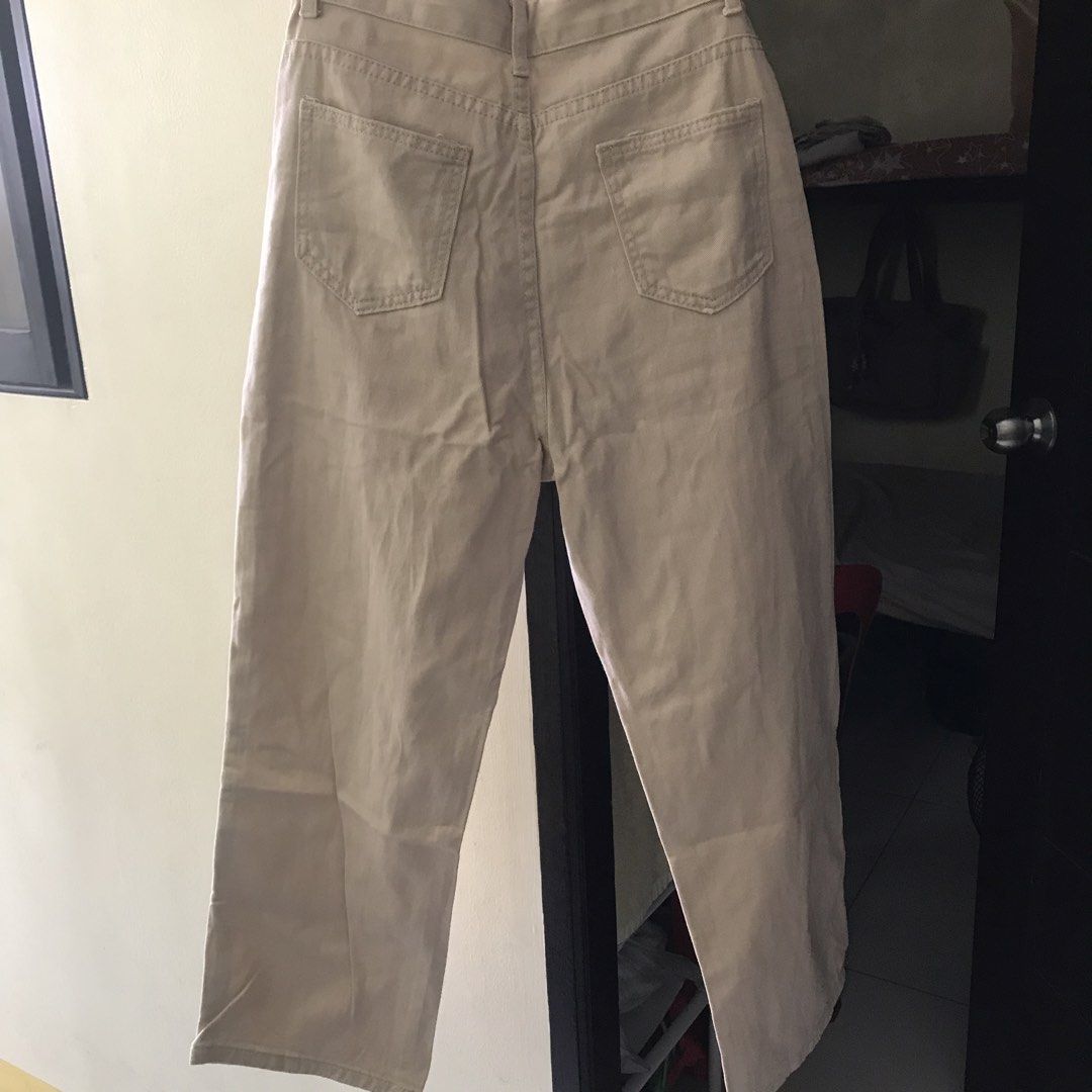 Khaki Straight Leg Pants (Category: Jeans) located in Manila. Submitted by bbeeaa (Listing ID 1439480871, Image 3). Description: - w: 28 in; l: 37 in .