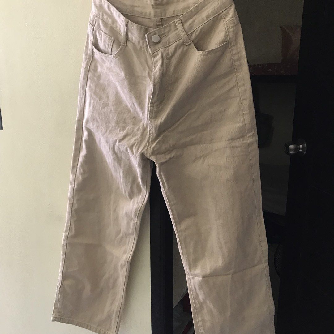 Khaki Straight Leg Pants (Category: Jeans) located in Manila. Submitted by bbeeaa (Listing ID 1439480871, Image 1). Description: - w: 28 in; l: 37 in .