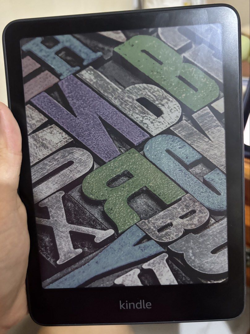 Kindle Colorsoft 16GB 2025 (Category: E-Readers) located in Vigan. Submitted by lylulu (Listing ID 1439558688, Image 3). Description: - Kindle Colorsoft (2025) - 16 GB - Includes the original box and unused charging cable. I'll also include a matte screen protector as a freebie - Condition: Lightly used, sobrang kinis - Issues: Faint vertical line on the right side of the screen (see 2nd to 5th pics). It's not too noticeable, to be honest. Aside 