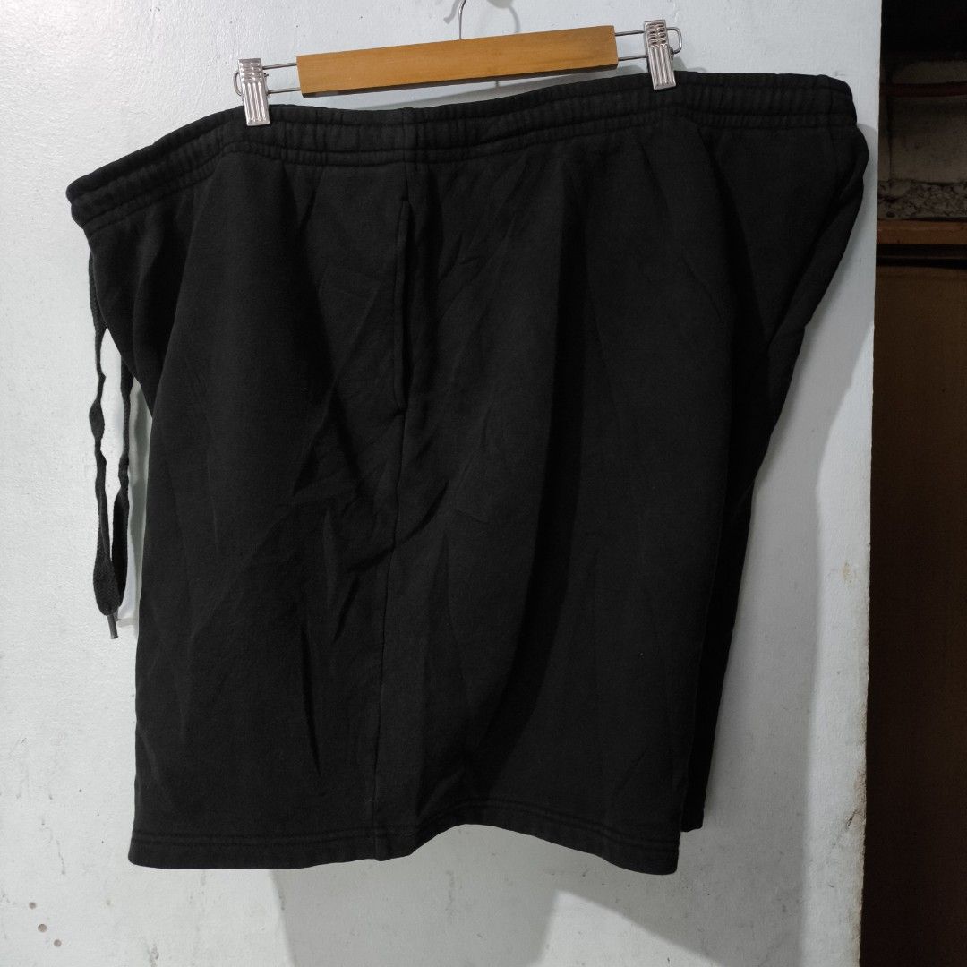 Lacoste Men's Regular Fit Fleece Short (Category: Shorts) located in Quezon City. Submitted by jedclo (Listing ID 1439500475, Image 3). Description: Size 4XLB Waistline: 48 Length: 20.5 In pristine condition Color due lightning MOP: GCASH, DM to purchase Disclaimer: "All brand names, logos, and images are registered trademarks of their respective owners. No affiliation or copyright infringement intended.