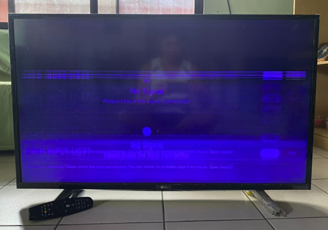 LG webOS TV UF640T 43-inch (Category: TV) located in Manila. Submitted by wisik06 (Listing ID 1439459580, Image 1). Description: LG webOS TV model UF640T. Picture not working.
