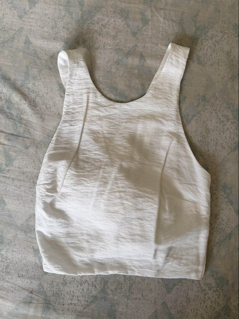 Linen White Criss-Cross Back Halter Top (Category: Others Tops) located in Manila. Submitted by devilwearszara_ (Listing ID 1439567314, Image 2). Description: - White crop top - Criss-cross back design - Tie closure at waist - Textured fabric - Great for casual wear or layering.