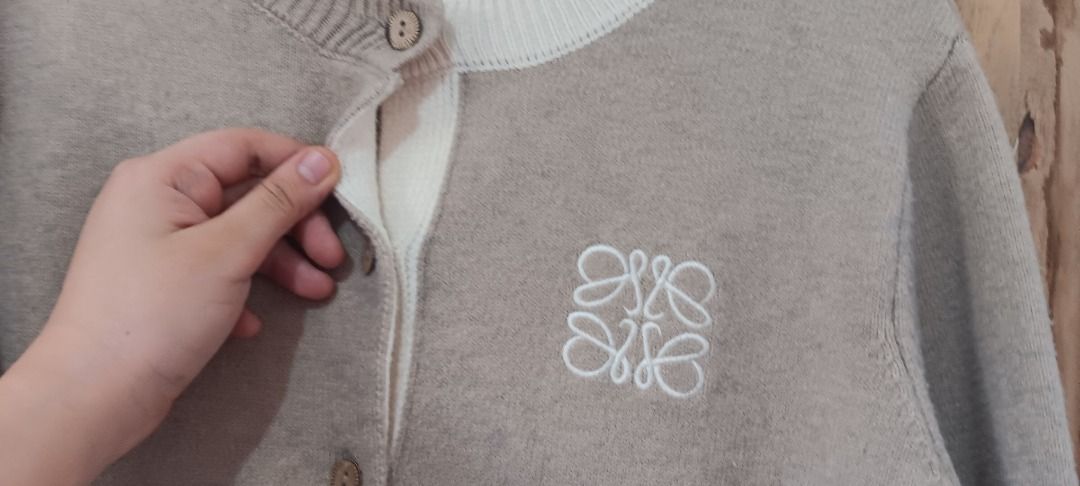 Loewe Embroid Cashmere Cardigan (Category: Coats, Jackets and Outerwear) located in Caloocan City. Submitted by tomclawset (Listing ID 1439506379, Image 2). Description: Minimal flaws ! What you see is what you get 💯 Unisex sya and perfect for medium body frames! Soft HQ knitted Cashmere fabric! .