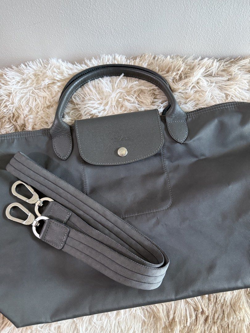 Longchamp Le Pliage Neo Medium (Category: Luxury Bags & Wallets) located in Quezon City. Submitted by rosell.xoxo (Listing ID 1439490515, Image 1). Description: ✨ Product Details & Features Brand: Longchamp Paris Color: Graphite / Dark Gray Origin: Made in France (Verified by internal clear tag) Interior: Clean interior and comes with a strap ( not adjustable) Exterior: with minimal signs of wear, corners with minor rubbing (normal for Le Pliage 