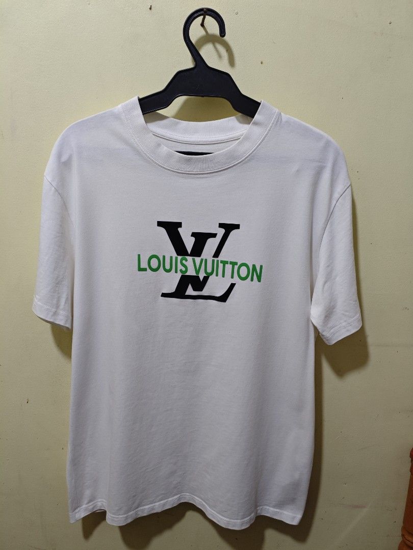 Louis Vuitton White Classic Men Tshirt (Category: Luxury Apparel) located in Baguio. Submitted by jayjay_apparel01 (Listing ID 1439514422, Image 1). Description: Louis Vuitton Classic Men White Tshirt ‎Color Rate 9.8/10 ‎Like New ‎Makapal Tela Cotton ‎Rubberized Logo ‎With Washtag ‎Washed And Sanitized ‎Size Large ‎Dimes 21 Width 27 Length ‎Price P799.