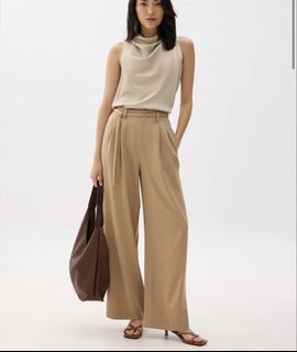 (Category: ) located in . Submitted by yourcuratedcloset (Listing ID 1439513378, Image 1). Description: .