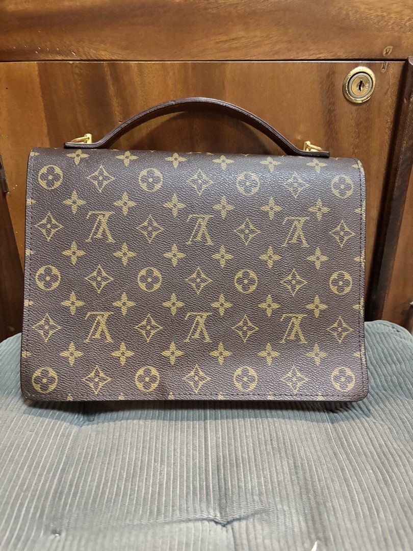 LV Monogram Two Way Shoulder Bag (Category: Luxury Bags & Wallets) located in Imus. Submitted by bagsofblessings24 (Listing ID 1439526472, Image 2). Description: Preloved Louis Vuitton Monogram Monceau 28 Two Way Excellent condition Only flaw is the detached lock Length 11.5in x Height 8in x Bottom 2.25in Guaranteed original by supplier and verbally authenticated by Japan preloved buyer but still for authentication of buyer. If not authenticated,