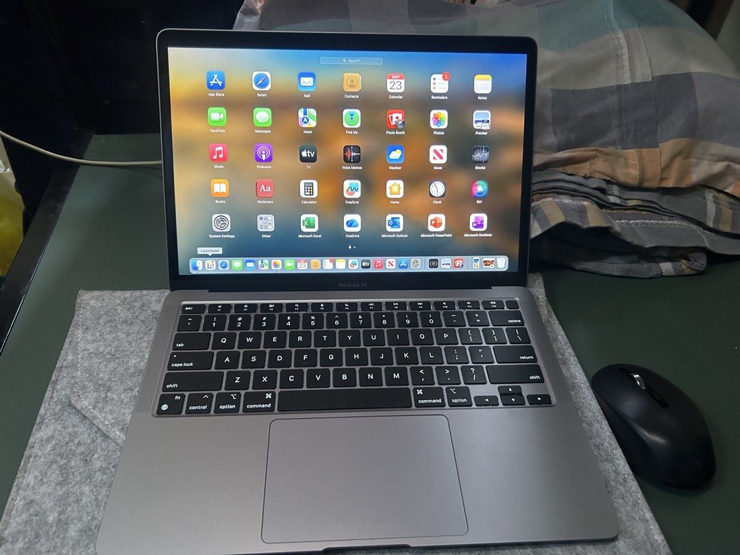 macbook air462251706118973440