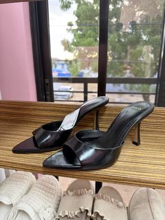 (Category: ) located in . Submitted by wardrobeloop (Listing ID 1439518855, Image 1). Description: .