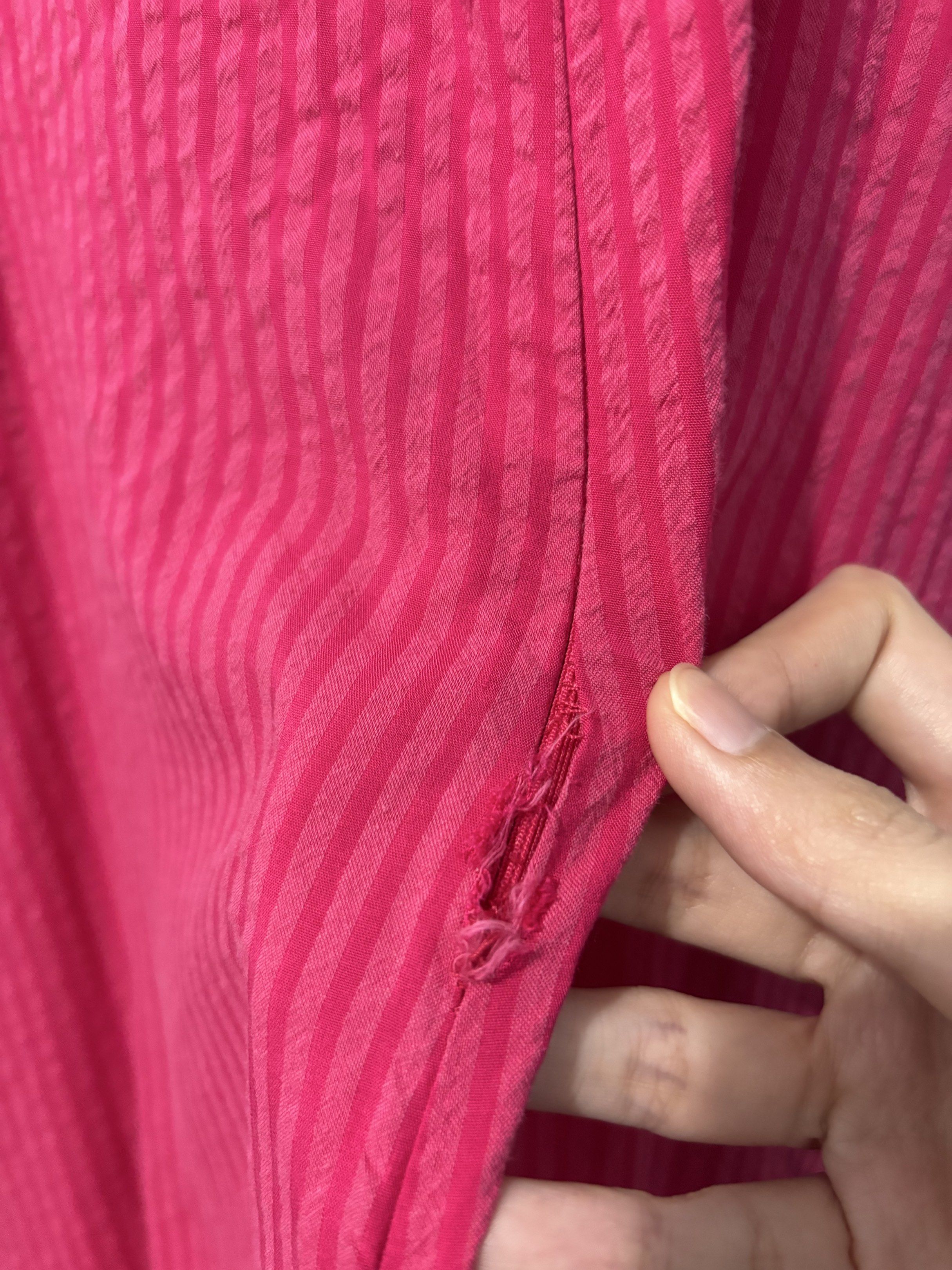 Mango puff sleeve dress (Category: Dresses) located in Taytay. Submitted by oreomatcha (Listing ID 1439588525, Image 3). Description: ‼️Price is negotiable Issue: see pic, pwede pang tahiin but overall still in good condition (issue is at the bottom of back zipper) Can fit xs-small frame MOP: Gcash/Gotyme MOD: J&T/LALAMOVE 🏷️beach outfit, summer, puff sleeves, pink, mango dress.