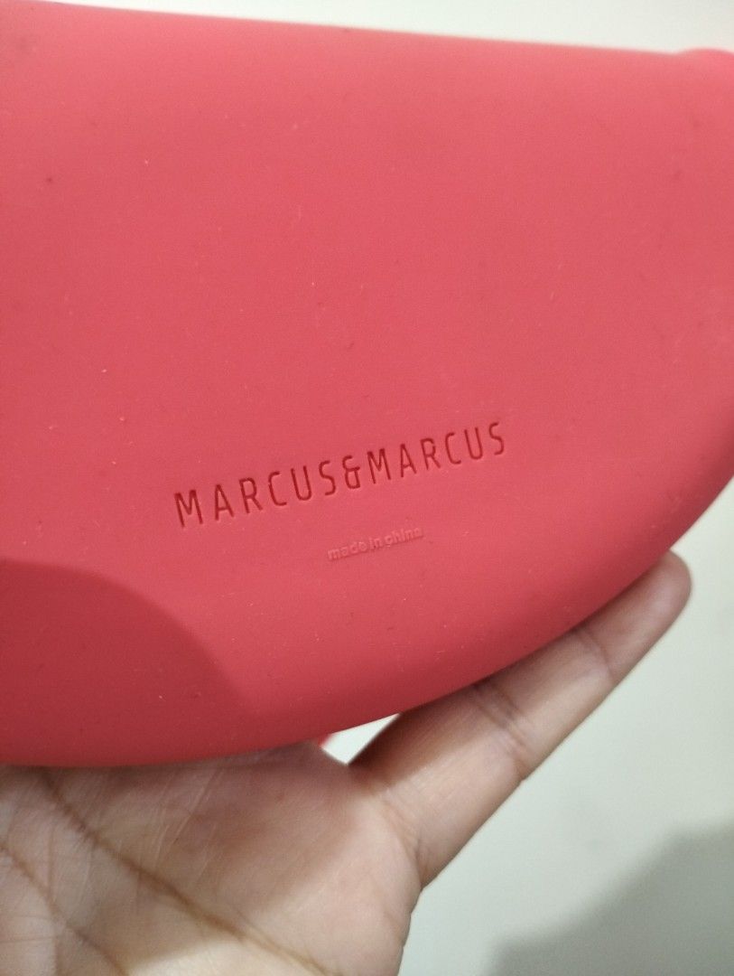 Marcus & Marcus Silicon Bib with Crumbs Catcher (Category: Weaning & Toddler Feeding) located in Baguio. Submitted by toys_of_yesteryear (Listing ID 1439537547, Image 3). Description: FB-page: Follow me on Toys of Yesteryear 2600 for more items! 📌loc. Baguio ------------------------- Send price offer only when you are SURE to buy. I will not entertain Lowballers or barat offer " If your offer is accepted, please ensure you follow through prompt 