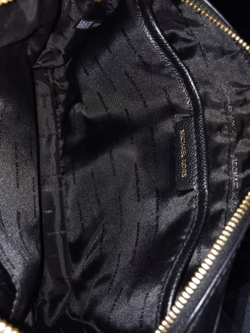 Michael Kors Black Crossbody Bag (Category: Luxury Bags & Wallets) located in San Juan City. Submitted by swiftfox.62e2f4 (Listing ID 1439520997, Image 3). Description: - Black Michael Kors crossbody bag - Rectangular shape - Adjustable long strap - Gold-tone zipper and hardware - Branded interior lining - Michael Kors logo visible - Authentic.