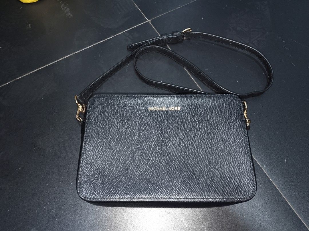 Michael Kors Black Crossbody Bag (Category: Luxury Bags & Wallets) located in San Juan City. Submitted by swiftfox.62e2f4 (Listing ID 1439520997, Image 1). Description: - Black Michael Kors crossbody bag - Rectangular shape - Adjustable long strap - Gold-tone zipper and hardware - Branded interior lining - Michael Kors logo visible - Authentic.