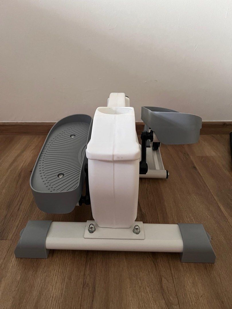 Mini Stepper Exercise Machine (Category: Cardio & Fitness Machines) located in Singapore. Submitted by theflyingballoon (Listing ID 1439562648, Image 5). Description: - Digital display to track progress - Adjustable resistance levels - Compact and easy to store - Perfect for home workouts.