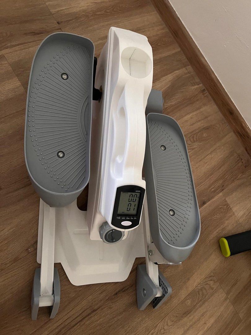 Mini Stepper Exercise Machine (Category: Cardio & Fitness Machines) located in Singapore. Submitted by theflyingballoon (Listing ID 1439562648, Image 3). Description: - Digital display to track progress - Adjustable resistance levels - Compact and easy to store - Perfect for home workouts.